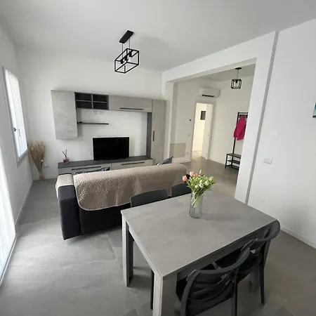 Of Flowers Apartment Spinea